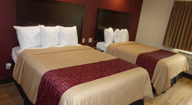 Четырёхместный номер Standard Red Roof Inn Hayward