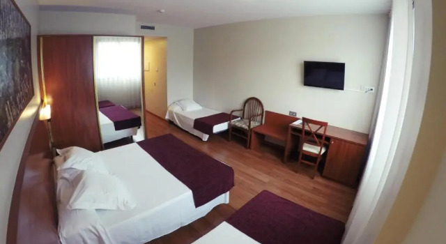 Трёхместный номер Standard Отель B&B Tarragona Reus
