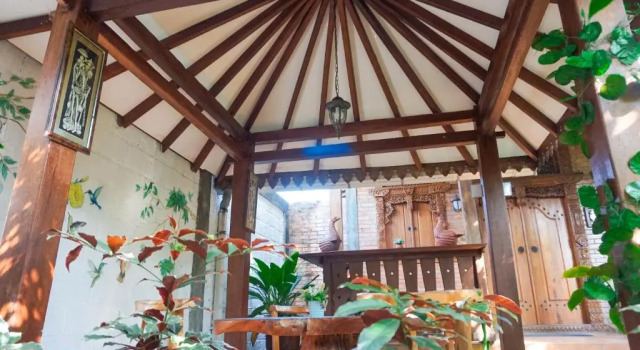 Ndalem Suryo Saptono Guest House, Prenota Affittacamere Baturetno Yogyakarta