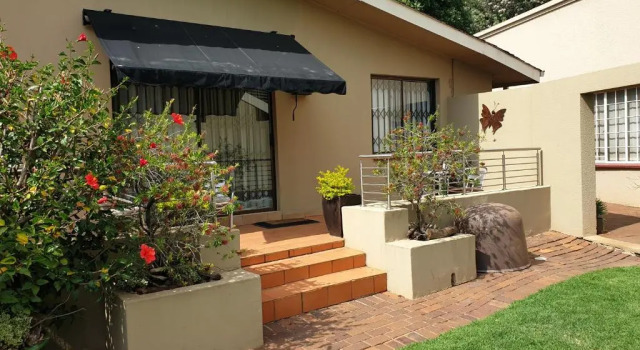 Апартаменты Deluxe 125 on Van Buuren Road Guest House