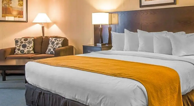 Двухместный люкс Business Quality Inn & Suites Escanaba North
