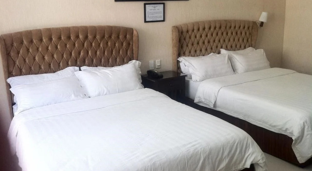 Четырёхместный люкс Deluxe Crown Legacy Hotel