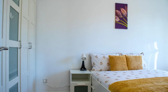 Charming 2-bed Fully Furnished Apartment in London, Varaa Huoneisto Asunnot kohteessa Merseyside, Huoneisto
