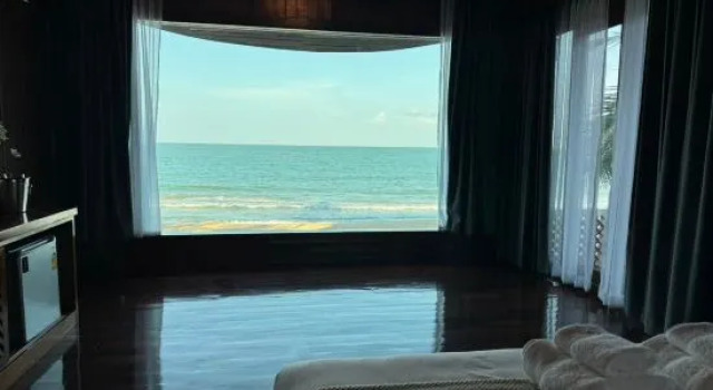 Четырёхместный семейный люкс Hotel Villa AoKhanom Beachfront