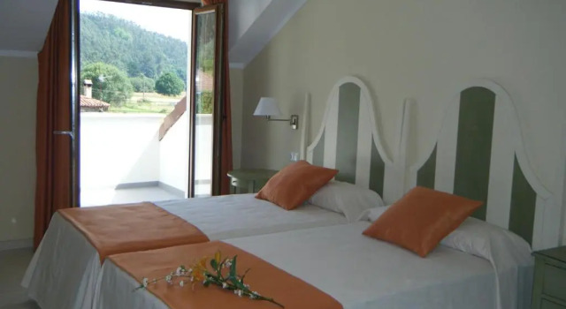 Четырёхместный номер Standard Hotel Valle de Cabezón