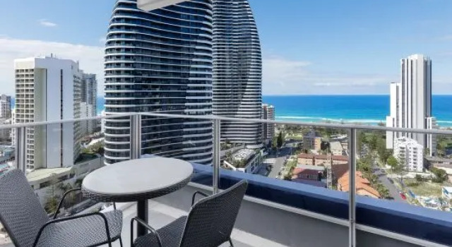 Люкс с красивым видом из окна Meriton Suites Broadbeach