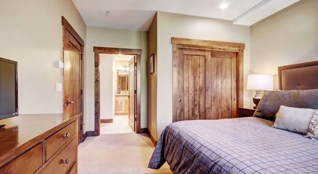 Crystal Peak Lodge 7203 - Ski-In/Ski-Out by RedAwning
