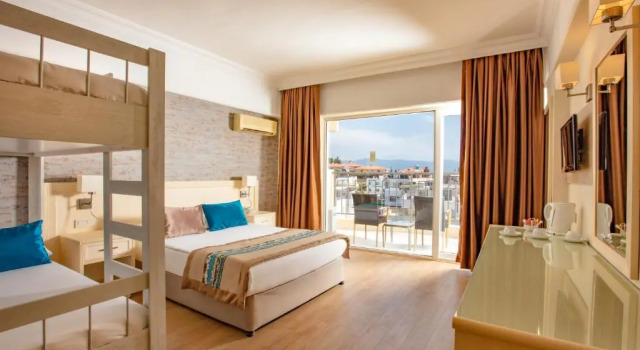 Четырёхместный номер Palmin Hotel