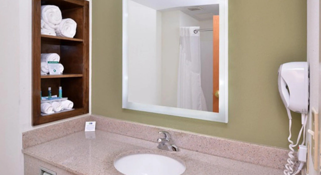 Двухместный люкс Holiday Inn Express Hotel & Suites Mooresville - Lake Norman by IHG