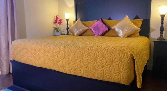 Номер Deluxe 30-A Inn & Suites