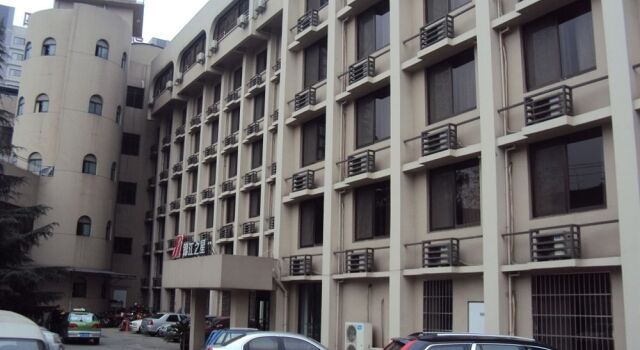 Jinjiang Inn Chendu Sport University, Book Hotel Hoteller i Chengdu med parkering, Parkering