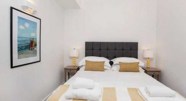 Апартаменты White House Apartments-Free parking 1 car per apartment