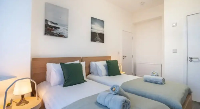 Коттедж 4 Bedrooms-4 Bathrooms House