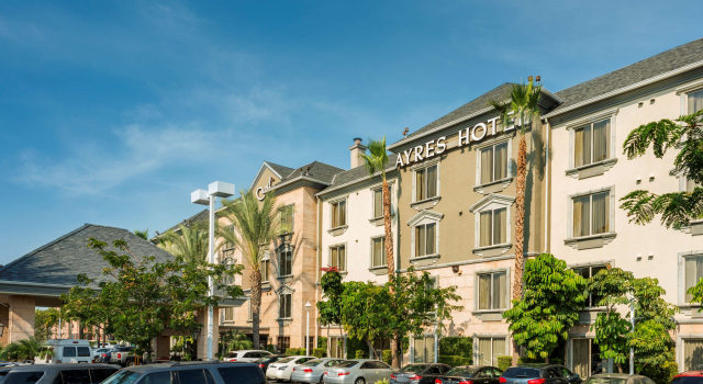 Ayres Hotel Anaheim, Забронировать Отель Анахайм Disneyland California
