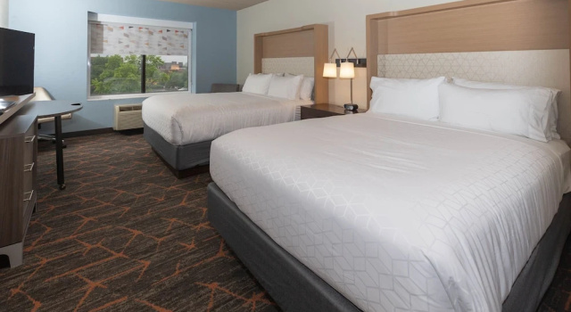 Четырёхместный номер Standard Holiday Inn Cleveland - South Independence by IHG