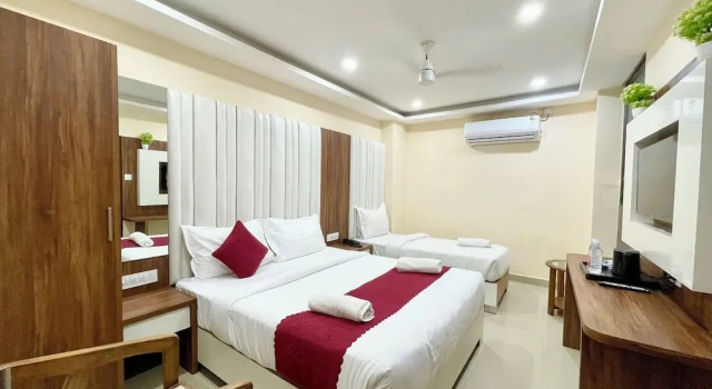 Hotel SRK - near Temple