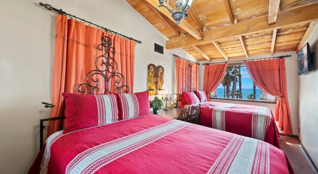 Oceanfront Hacienda, Забронировать Отель Сан-Клементе Beach Cities Orange County, рядом с San Clemente Farmers Market