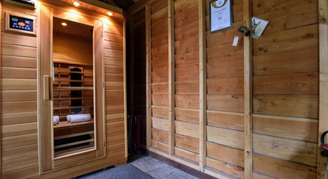Secluded Holiday Home in Voorthuizen by the Lake, Rezerwuj Hotel Hotele w Veluwe z parkingiem, Parking