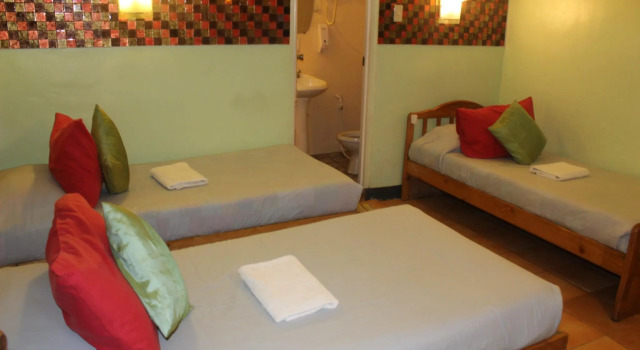 Семейный номер Standard Quoalla Hotel Makati