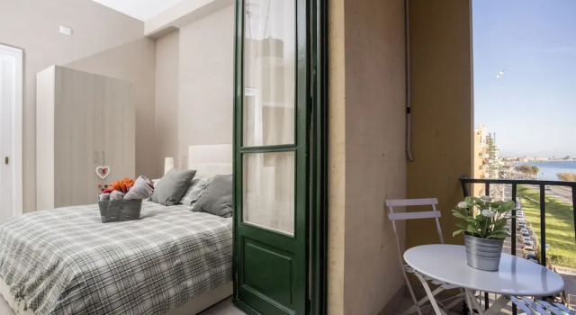 Трёхместный номер Standard с балконом B&B Monicas House