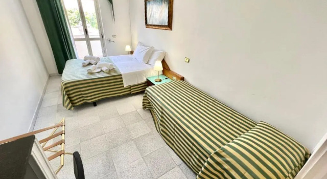 Трёхместный номер Standard с балконом Hotel Minerva