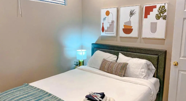 Beautiful 5br home for 14 guests with free parking, Varaa Hotelli Chicago 