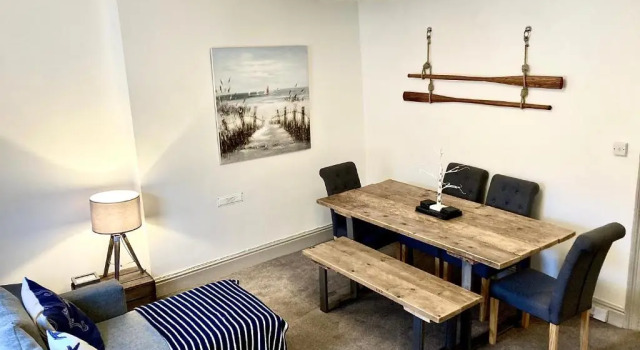 Апартаменты DARTMOUTH TOWN CENTER and PRIVATE PARKING - TWO SUPER STYLISH DUPLEX APARTMENTS - With Connecting Door For Larger Groups!!!