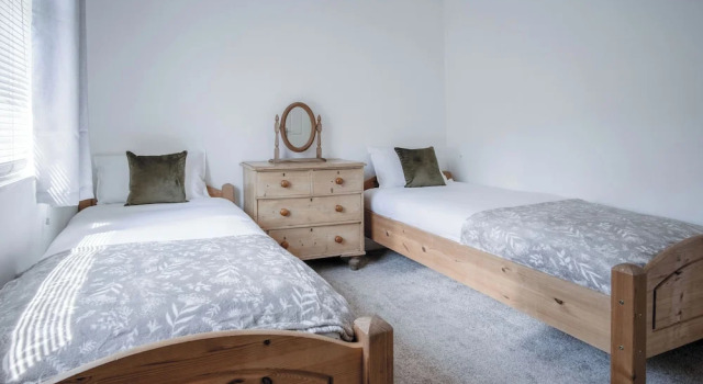 Sunderland Avenue - 2 Bedroom - Pembroke Dock
