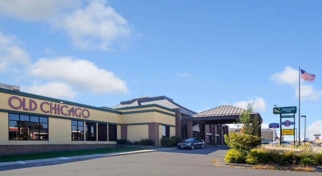 Кровать в общем номере Quality Inn St Cloud West