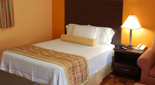 Двухместный номер Standard BLUE SKY INN Glens Falls-Saratoga-Lake George