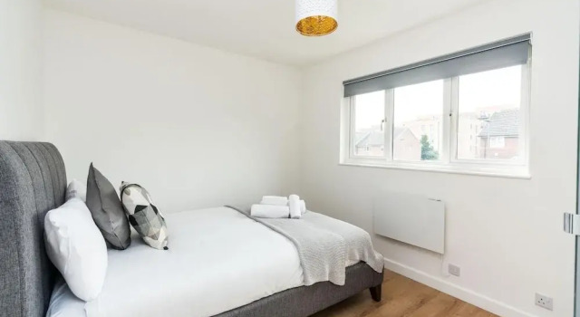 Sleek and Stylish 2BD Home With a Garden Anerley, Rezervasyon Tatil Evi Merseyside villalar, Villa
