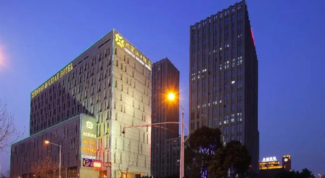 Zhenbao Holiday Hotel (Nanjing Olympic Sports Center), Забронировать Отель Бизнес-отели Нанкина, рядом с Олимпийский спортивный центр Нанкина, 4* 5*
