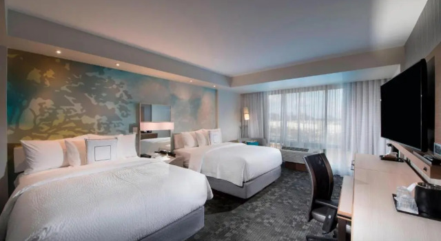 Четырёхместный номер Standard Courtyard by Marriott Atlanta Alpharetta/Avalon Area