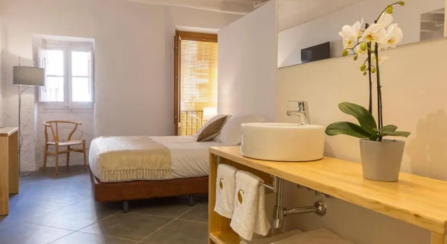 Номер Standard Hotel Secrets Priorat