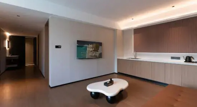 Люкс с 2 комнатами Manhui Swimming Pool Resort Hotel (Sanya Phoenix Airport)