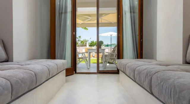 Трёхместный люкс с видом на бассейн Hesperides Hotel Pefkochori