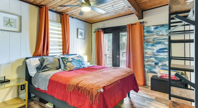 < 1 Mi to Beach! Galveston Gem w/ Outdoor Oasis