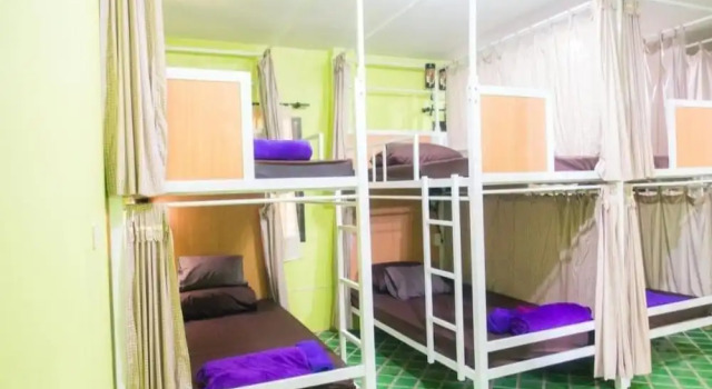 Кровать в общем номере Plus Hostel Ayutthaya