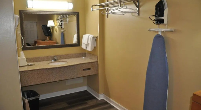 Четырёхместный номер Standard Best Rest Inn - Jacksonville