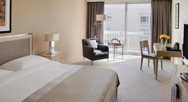 Двухместный номер Executive Mövenpick Hotel Beirut
