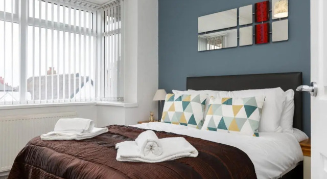 Family House, WiFi, Parking, Close to BVH - Tower View, Book Hotel Blackpool Lancashire, near Blackpool Cricket Club