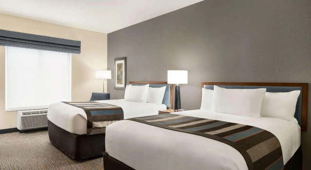 Standardowy czteroosobowy pokój Courtyard by Marriott Seattle SeaTac Airport
