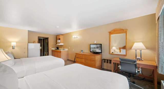 Четырёхместный номер Standard Clarion Hotel & Suites Fairbanks near Ft Wainwright