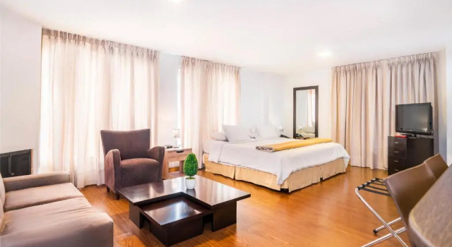 Апартаменты Lloyds Apartasuites Parque 93