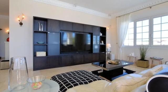 Gorgeous Villa in Benalmádena with Hot Tub & Pool