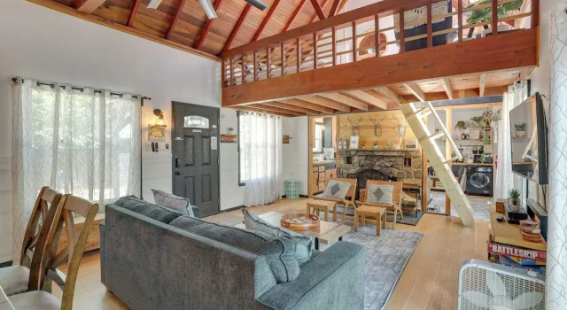 2 Mi to Big Bear Lake: Cabin w/ Game Room