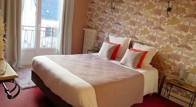 Номер Superior Logis Hôtel Saint Cyr