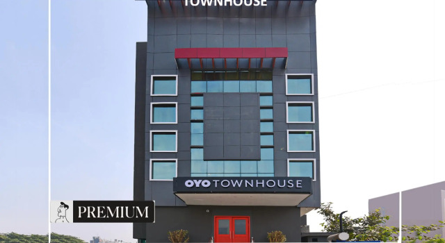 OYO Townhouse 199 Singapore Mall, Забронировать Отель Отели Гомти Нагара с парковкой, Парковка