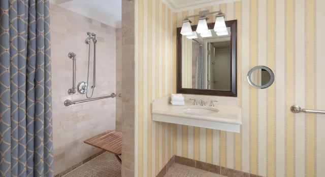 Двухместный номер для людей с ограниченными возможностями Washington Duke Inn & Golf Club