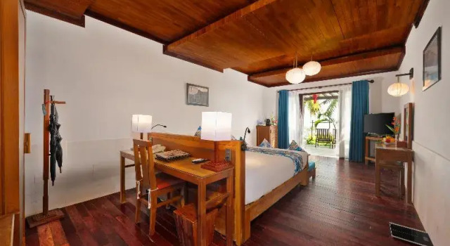 Двухместный номер Deluxe с балконом и с видом на реку Vinh Hung Riverside Resort & Spa
